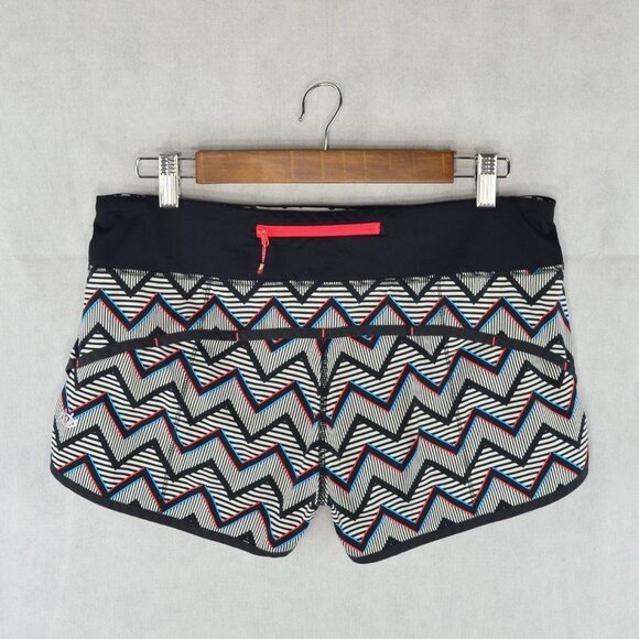 lululemon Seawheeze Speed Shorts Size 8 in 3D Chevron - Picture 2 of 7